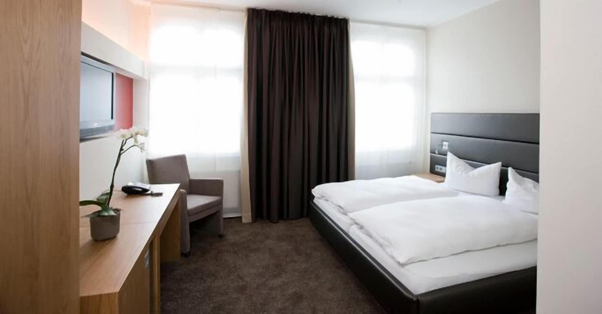 โฮเต็ล แกรฟราเธอร์ ฮอฟ Hotel โซลิงเงน ภายนอก รูปภาพ