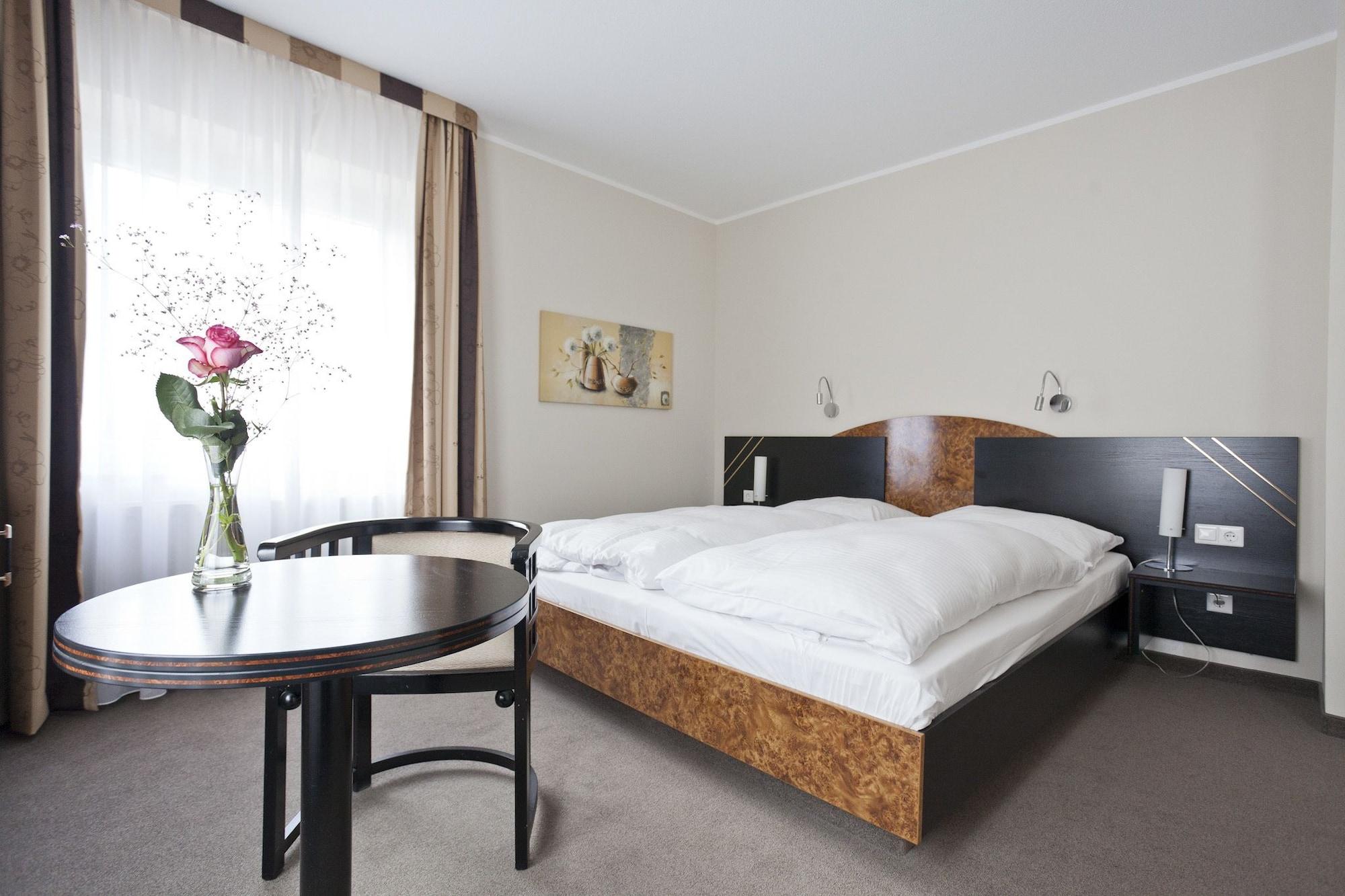 โฮเต็ล แกรฟราเธอร์ ฮอฟ Hotel โซลิงเงน ภายนอก รูปภาพ