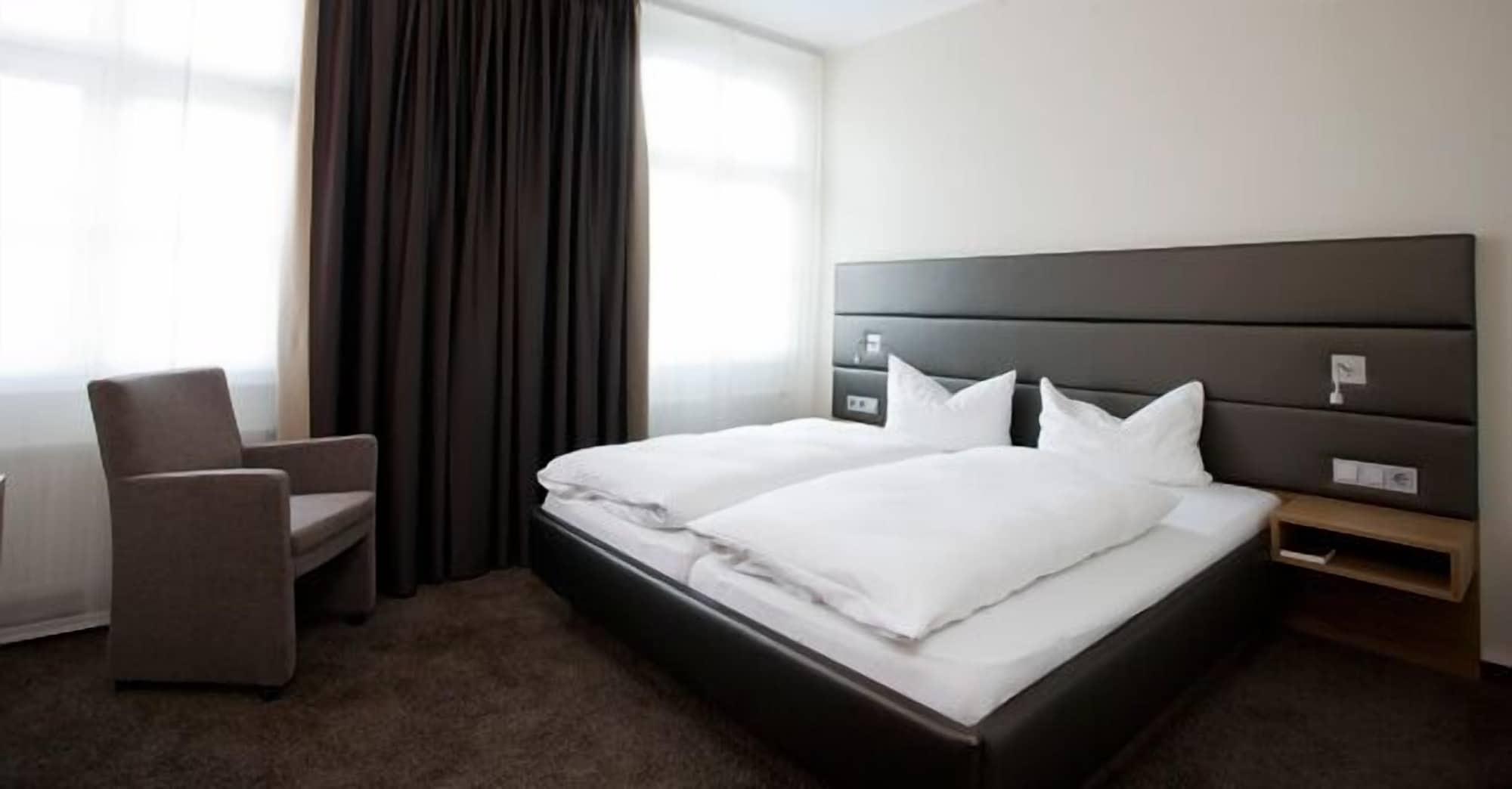 โฮเต็ล แกรฟราเธอร์ ฮอฟ Hotel โซลิงเงน ภายนอก รูปภาพ