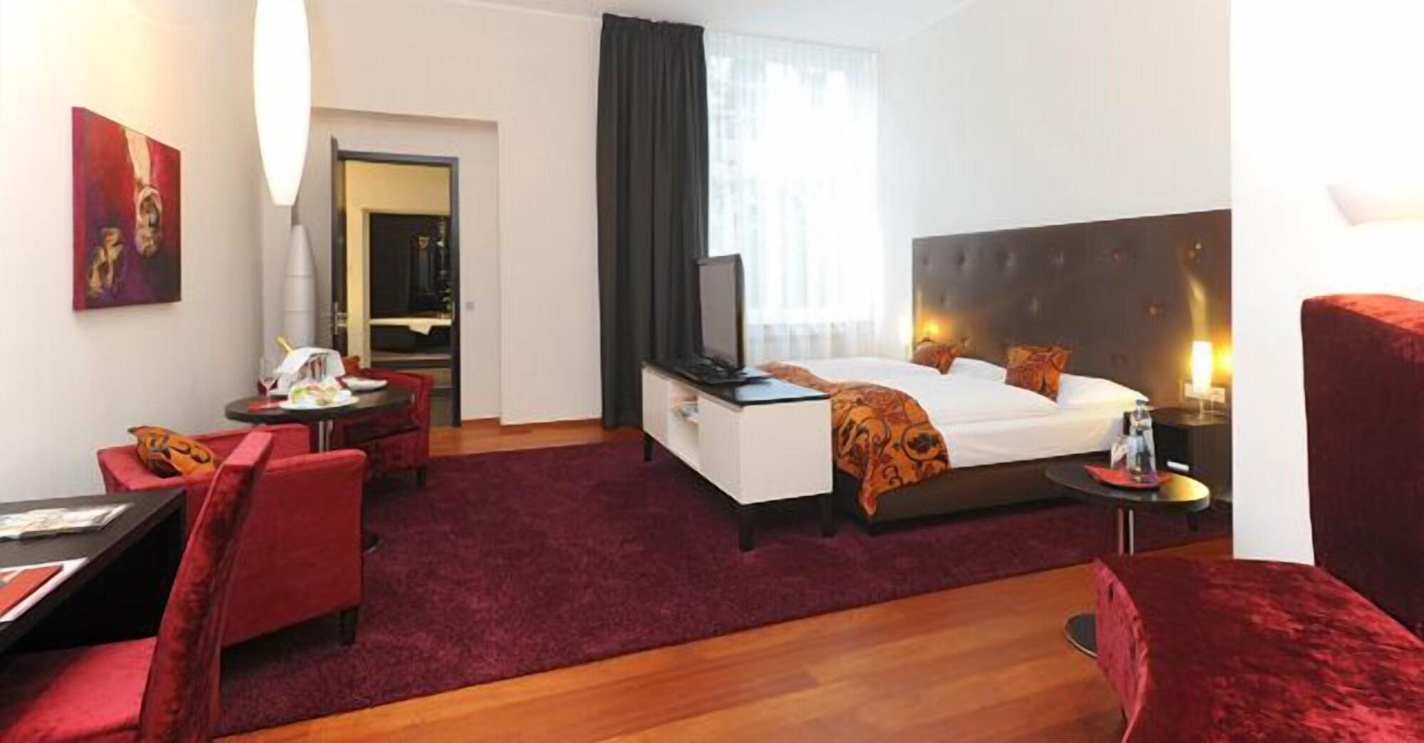 โฮเต็ล แกรฟราเธอร์ ฮอฟ Hotel โซลิงเงน ภายนอก รูปภาพ