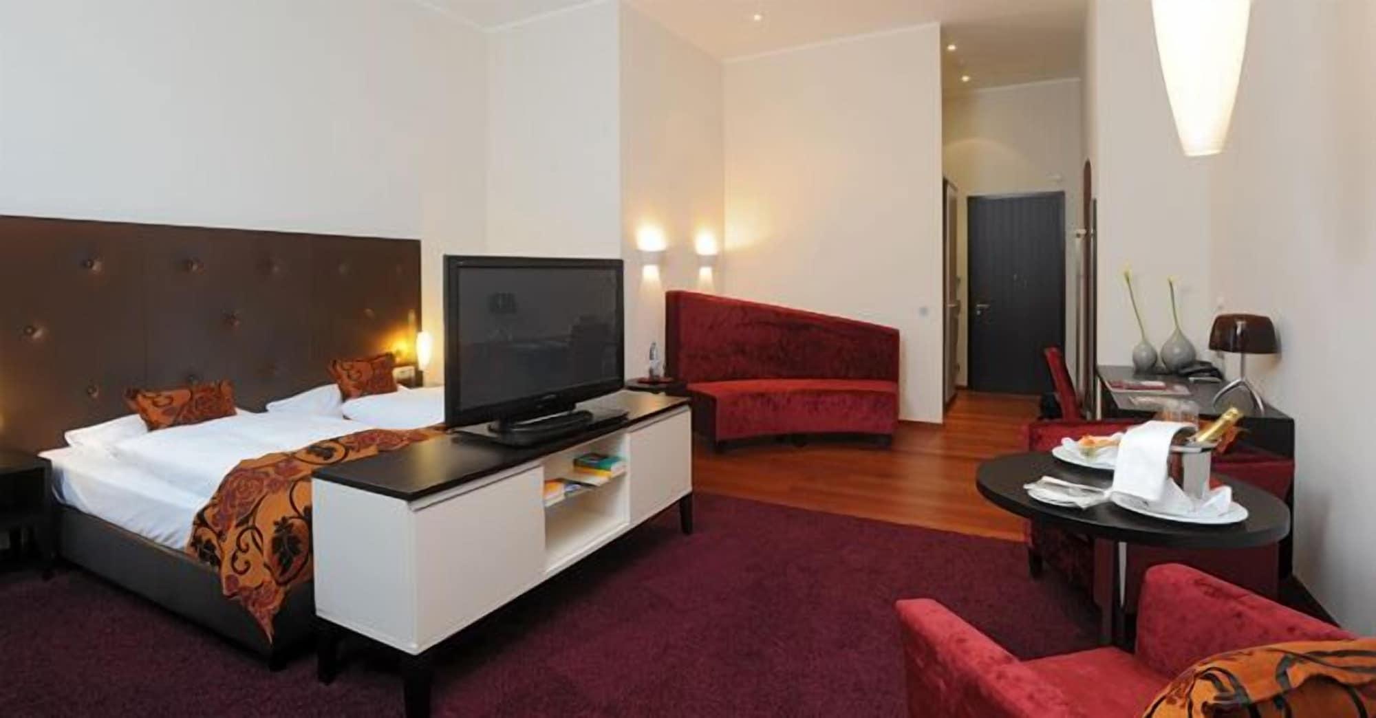 โฮเต็ล แกรฟราเธอร์ ฮอฟ Hotel โซลิงเงน ภายนอก รูปภาพ