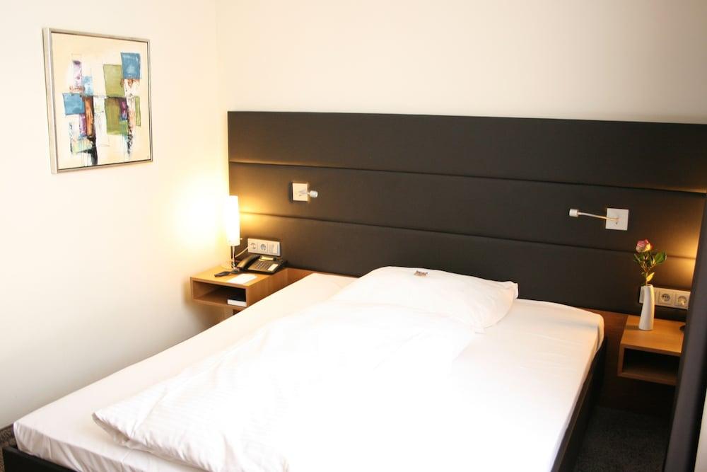 โฮเต็ล แกรฟราเธอร์ ฮอฟ Hotel โซลิงเงน ภายนอก รูปภาพ
